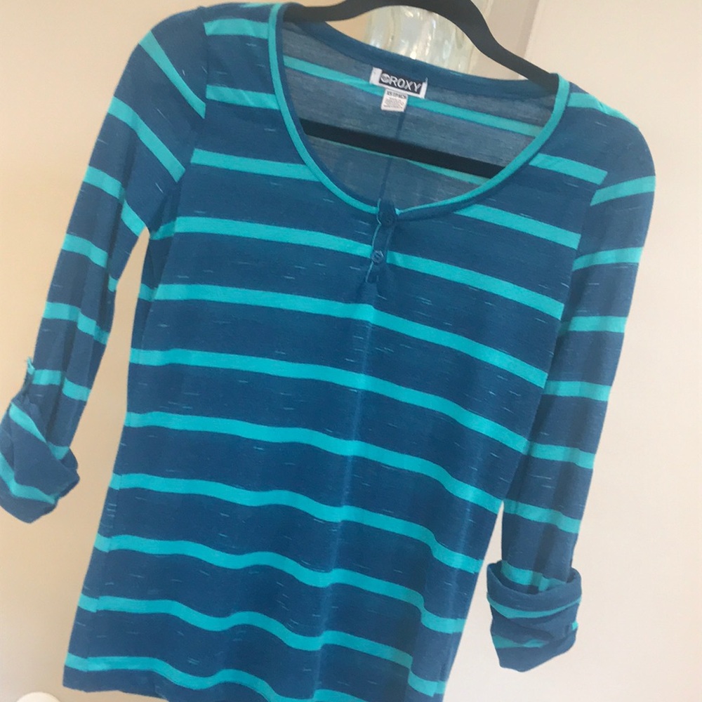 Roxy long sleeve shirt is excellent condition